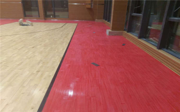 硬木企口運(yùn)動籃球地板怎么翻新？