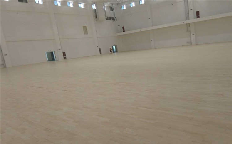 20厚實木運(yùn)動地板廠家去哪找？