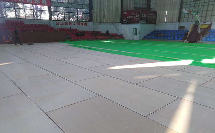 楓樺木運(yùn)動籃球地板價(jià)格是多少錢？